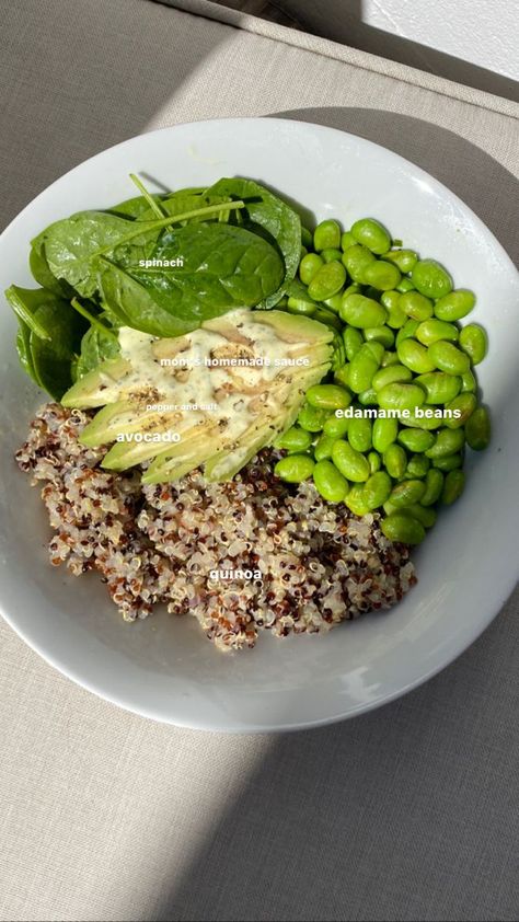 Spinach Healthy Recipes, Quinoa Edamame, Uni Meals, Aesthetic Lunch, Spinach Healthy, Avocado Quinoa, Delicious Meal Prep, Bowl Ideas, Prep Bowls