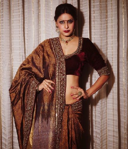 Chocolate Brown Velvet Blouse Brown Velvet Blouse Design, Chocolate Brown Indian Outfit, Brown Colour Blouse Design, Brown Saree Blouse, Dark Brown Saree, Brown Velvet Blouse, Brown Blouses, Dark Brown Blouse, Brown Saree