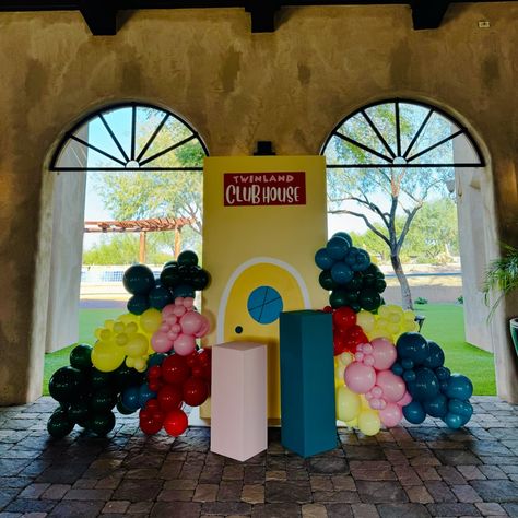 🎈 Welcome to Twinland! 🎈 • We brought Disneyland dreams to life with 8 show-stopping balloon garlands for an epic twins first birthday celebration! ✨ • Grand Entrance: Guests were welcomed by a 12-ft balloon arch—the perfect start to the adventure! 🎉 • Tow Mater Fun: Inside, a towering 16-ft Tow Mater balloon garland with a fun play area made for the kids provided by @justtotssoftplay 🚗 • Mickey’s Clubhouse: Two 6-ft tall garlands framed the clubhouse, with magical cakes front and cent... Twins First Birthday, Tow Mater, Twin First Birthday, Grand Entrance, Balloon Arch, Play Area, Balloon Garland, Club House, Birthday Celebration