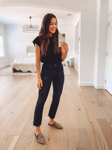 Friday Jeans Outfit Work, Black Jeans Outfit Summer, Straight Jeans Outfit, Jeans Outfit For Work, Teaching Outfits, Jeans Outfit Summer, Mum Fashion, Black Jeans Outfit, Business Casual Outfits For Work