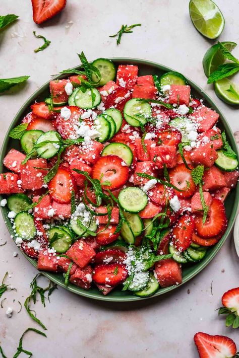 Watermelon + cucumber make for the most refreshing possible summer salad. Paired with sweet, juicy strawberries, tangy, salty feta and herbaceous mint, nothing beats this watermelon cucumber salad on a hot day. Watermelon Cucumber Salad, Watermelon Mint Salad, Picnic Salad, Clean Dinner, Healthy Picnic, Watermelon Feta Salad, Dinner Snacks, Chicken Breakfast, Mint Salad