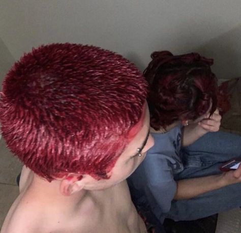 Maroon Hair Men, Red Hair Men Aesthetic, Red Hair Dye Men, Dark Red Hair Men, Red Buzzcut, Red Burgandy Hair, Red Hair Guy, Short Auburn Hair, Pelo Color Vino