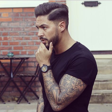 Mario Falcone’s sweet fade Brunette Men, Mario Falcone, Wavy Hair Men, Human Canvas, Man Character, Wavy Hair, Mens Hairstyles, Mario, Hair Cuts