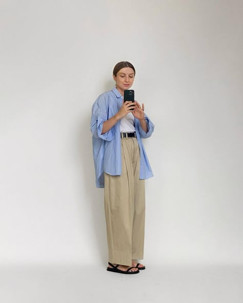 The Normcore Aesthetic: What It Is and 5 Outfit Ideas | Who What Wear Normcore Style, Normcore Outfits, Brittany Bathgate, Blue Oxford Shirt, Normcore Fashion, Oversized Poplin Shirt, Fashion Terms, Style Looks, Style Tips