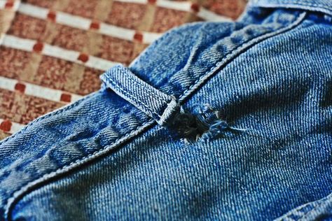 How to Repair Torn Belt Loops on Jeans Repurpose Old Jeans, Denim Placemats, How To Patch Jeans, Denim Headband, Denim Bracelet, Repair Jeans, Denim Rug, Sewing Elastic, Torn Jeans