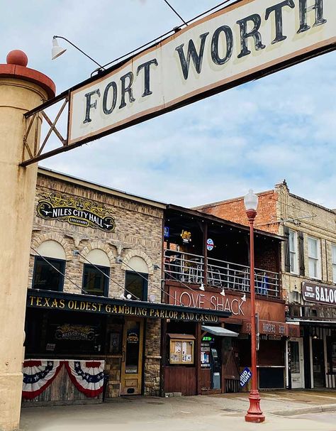 The Best Fort Worth Photo Spots for Instagram Lovers Fort Worth Aesthetic, Fort Worth Stockyards Photoshoot, Fort Worth Bachelorette Party, Fort Worth Photography, Family Vacations In Texas, Texas Aesthetic, Random Decor, Texas Winter, Fort Worth Stockyards