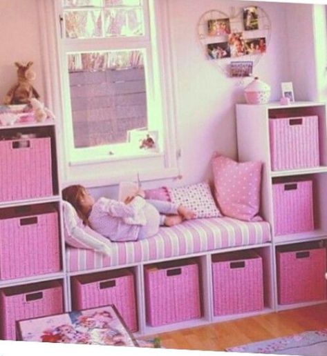 Can't stand toys and books everywhere in your house? Try these 34 toy storage ideas & kids room organization hacks to transform your kids' messy room. Diy Girls Bedroom, Girls Playroom, Girls Room Ideas, Messy Room, Kids Room Organization, Toy Room, Toddler Bedrooms