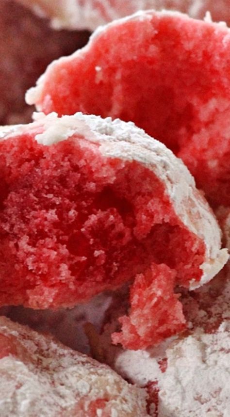 Cherry Snowball Cookies, Cherry Cookies Recipes, Cherry Cookies, Snowball Cookies, Jam Cookies, Cherry Desserts, Cherry Recipes, Cookie Flavors, Cookies Christmas