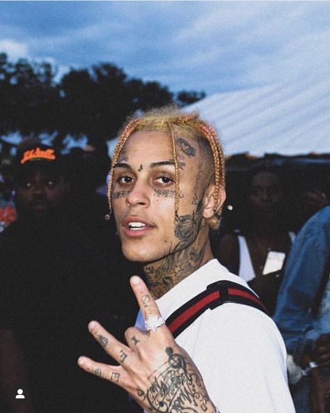 Lil Skies, Face Tattoos, Beauty Pictures, Beauty Photos, Hair Photo, Crazy Hair, Beautiful Makeup, Blog Photo, Perfect Hair