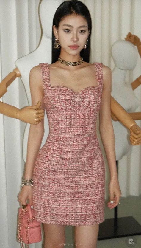 Chanel Aesthetic Dress, Red Chanel Outfit, Chanel Dress Aesthetic, Chanel Outfits Women, Chanel Outfit Aesthetic, Chanel Women, Runway Fashion Couture, Elegant Outfit Classy, Chanel Outfit