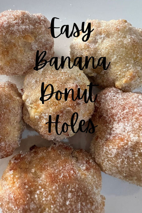 Easy banana donut holes made in air fryer in 20 minutes or less. Banana Donut Holes, Donut Hole Recipe Baked, Fried Banana Recipes, Air Fry Donuts, Donut Hole Recipe, Doughnut Holes, Healthy Donuts, Easy Homemade Pizza, Fried Bananas