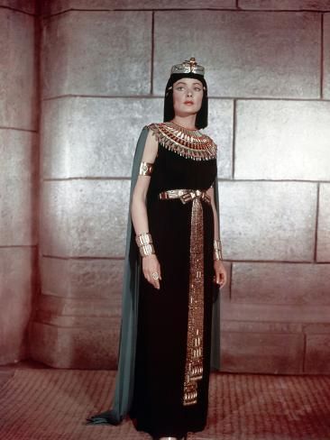 size: 32x24in Photo: L'egyptien (THE EGYPTIAN) by Michael Curtiz with Gene Tierney, 1954 (photo) : Artists Egyptian Design Pattern, Ancient Egyptian Clothing, Egyptian Party, Egyptian Clothing, Egyptian Fashion, Gene Tierney, Ancient Egypt History, Katharine Hepburn, Actrices Hollywood