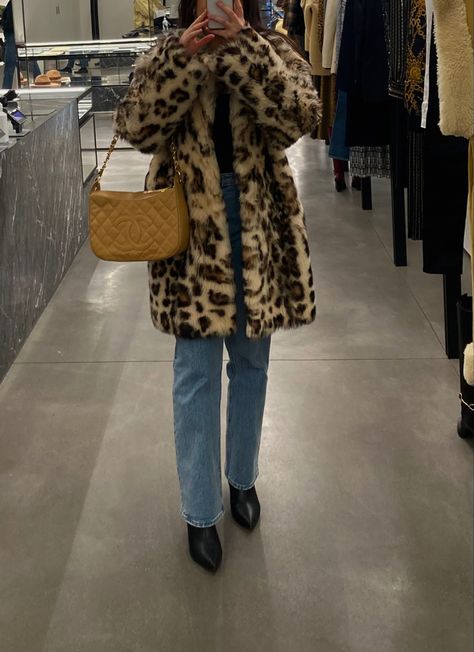 Cheetah Print Fashion, Leapord Outfits, Cheetah Coat Outfit, Cheetah Print Jacket Outfit, Cheetah Print Coat Outfits, Cheetah Jacket Outfit, Cheetah Print Aesthetic, Cheetah Print Outfit, Cheetah Fur Coat Outfit