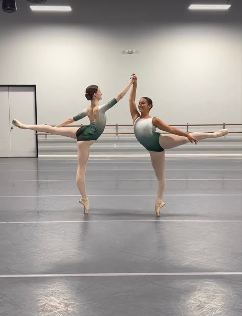 Forest Ombré with stunning dancers from Master Ballet Academy Melanie Mcintire Ballet, Ballet Besties, Master Ballet Academy, Ballet Duo, Poses For Dance, Dance Photoshoot Poses, Poses Friends, Dancer Things, Ballet Photoshoot