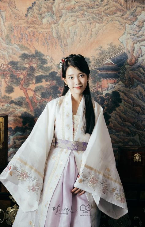 Iu Moon Lovers, Moon Lovers Drama, Hanbok Traditional, Traditional Asian Dress, Moon Lovers Scarlet Heart Ryeo, Korean Traditional Dress, Scarlet Heart Ryeo, Scarlet Heart, Korean Hanbok