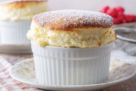 Mini Vanilla Soufflés Breakfast Fruit Pizza, Baked Bbq Chicken Recipes, Cheesecake French Toast, White Chocolate Desserts, Bigger Bolder Baking, Souffle Recipes, Chocolate Souffle, Baking Basics, Corn Cakes