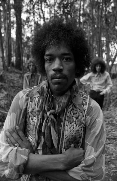 Rare Photos of Famous People Hey Joe, Jimi Hendrix Experience, Donald Sutherland, Movie Directors, Hugh Laurie, Louis Armstrong, Gary Oldman, Easy Guitar, Guitar Tips