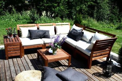 Ikea Applaro looks very cozy and modern at the same time, the stain contrasts with white upholstery Applaro Ikea, Ikea Lounge, Ikea Applaro, Ikea Outdoor Furniture, Ikea Garden Furniture, Vintage Outdoor Furniture, Backyard Patio Furniture, Ikea Outdoor, Cheap Pergola