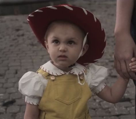 So cute! Sunny Baudelaire from season 2 Netflix Series of Unfortunate Events Lemony Snicket Books, Baudelaire Children, Presley Smith, Sunny Baudelaire, A Series Of Unfortunate Events Netflix, Count Olaf, The World Is Quiet Here, Lemony Snicket, Unfortunate Events