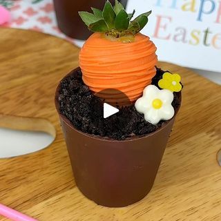 5.2M views · 74K reactions | Easter dirt cups 🥕 Milk chocolate cups filled with chocolate mousse and Oreo cookie crumbs and topped with a chocolate covered strawberry. For the cups I filled disposable Dixie cups with 50express milk chocolate melting wafers from Bakers Express . I set them in the freezer for 5 minutes and added a second coat before removing from the cup. #easter #easterideas #easterinspo #mousse #chocolatemousse #easterdessert #easterbaking #oreo #oreos #chocolatecups | beautyanddasweetz | Beyoncé · TEXAS HOLD 'EM Easter Dirt Cups, Oreo Cookie Crumbs, Mold Cookies, Desserts Holiday, Dixie Cups, Easter Cake Pops, Food Reels, Dirt Cups, Chocolate Melting