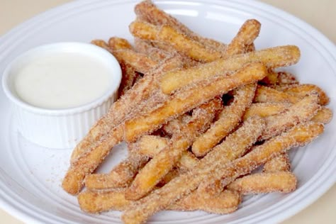 How to Make Cinnamon Roll Donut Fries, Because Why the Heck Not Monkey Bread, Köstliche Desserts, Donut Recipes, Fried Food, Eat Dessert, Cinnamon Roll, Breakfast Foods, French Fries, Sweets Treats