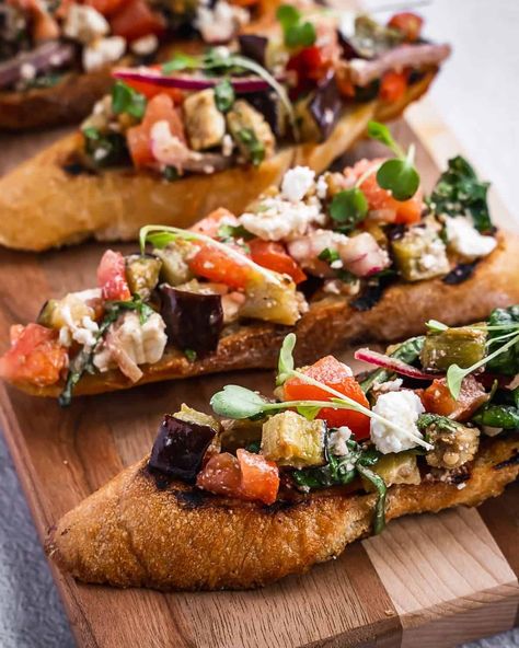 Roasted eggplant bruschetta is a perfect appetizer for your summer garden party, picnic or weeknight meal. It comes together in 20 minutes. Eggplant Bruschetta, Bruchetta Appetizers, Bruschetta Recipes, Bruschetta Dip, Crostini Toppings, Garden Party Picnic, Bruschetta Appetizer, Fiesta Salad, Small Eggplant