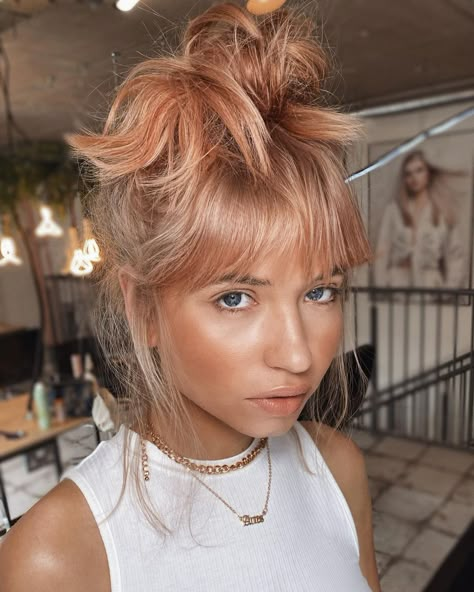 Copper Blonde Highlights, Peachy Pink Hair, Hairup Hairstyle, Gold Blonde Hair, Rose Gold Hair Blonde, Blond Rose, Rose Blonde, Strawberry Blonde Hair Color, Hair Color Rose Gold