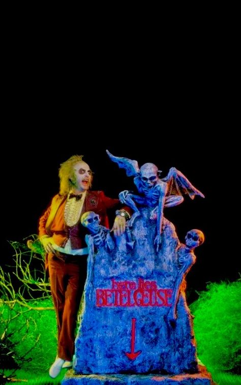 Beetlejuice Lockscreen, Beetle Juice Wallpaper Iphone, Beetlejuice Wallpaper Iphone, Halloween Movie Wallpaper, Beetle Juice Aesthetic, Beetle Juice Wallpaper, Beetlejuice Background, Beetlejuice Wallpaper Aesthetic, Here Lies Beetlejuice