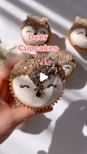 Alex LaRosa on Instagram: "Oh Deer 🦌   ✨ start with your puff of buttercream  ✨ use a toothpick to trace your pointed shape  ✨use tip 26 filled with brown  ✨ use leaf tip 352 for the ears  ✨ use tip to where the little white dots  ✨ used tip 32 for your rosette  ✨add simple eyes and nose  Supplies @nycake Piping tips @wiltoncakes l Colors @colour.mill  .  . . . . . #alexlarosabakery #deercupcakes #ohdeer #fallcupcakes #woodlandcupcakes #woodlandcrittercupcakes #colourmillmade" Bambi Cupcakes, Woodland Baby Shower Cupcakes, Winter Woodland Cupcakes, Woodland Theme Cupcakes, Raccoon Cupcakes, Woodland Cupcakes Forest Themes, Deer Cupcakes, Woodland Animal Cupcakes, Woodland Cupcakes