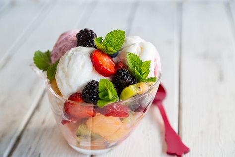 High-Fiber Low-Fat Recipes to Help Lower Cholesterol Fruit Salad Mint, Salad Mint, 5 Ingredient Or Less Recipes, Frozen Yogurt Blueberries, Cholesterol Friendly Recipes, Healthy Frozen Yogurt, Cholesterol Meals, Easy Baked Beans, Blueberry Banana Smoothie