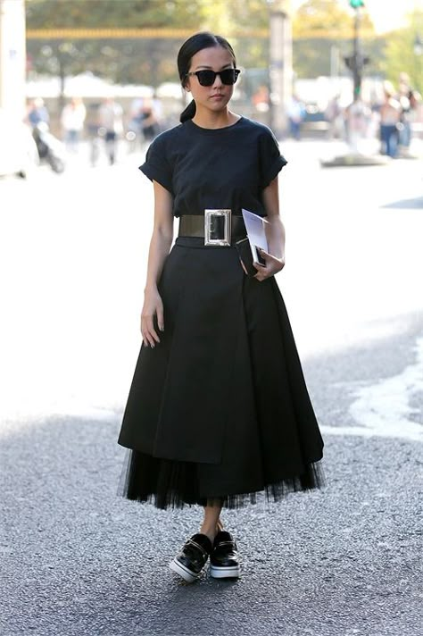 Tulle Outfit, Tulle Skirts Outfit, Skirt Tulle, Tulle Skirt Black, Woman In Black, Trendy Skirts, Looks Street Style, Street Fashion Photography, Looks Chic