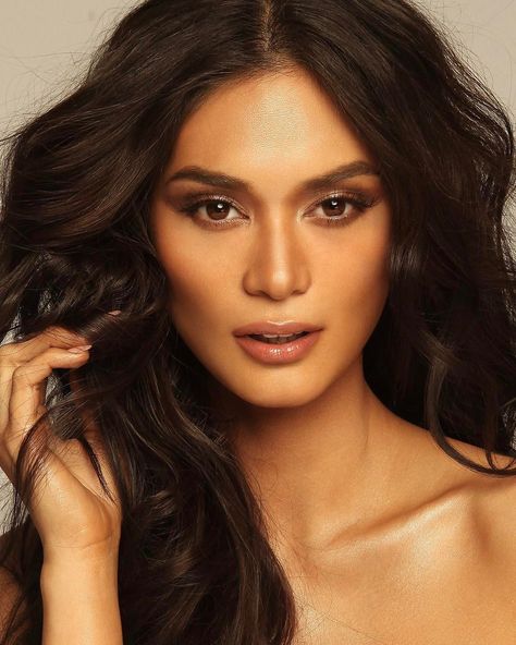 See Instagram photos and videos from Pia Wurtzbach | Miss Universe (@piawurtzbach) Pia Wurtzbach Photoshoot, Pia Wurtzbach Makeup, Pia Wurtzbach Style, Pia Wurtzbach, Miss Universe 2015, Pageant Headshots, Miss Philippines, Mexican Actress, Photography Posing Guide