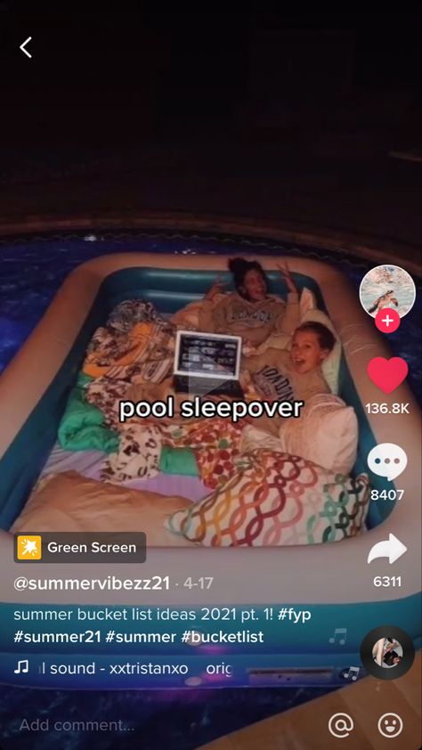 Pool Float Movie Night, Movie In The Pool, Blow Up Pool Ideas, Pool Movie Night, Pool Sleepover, Movie Night Sleepover, Summer Sleepover, Dive In Movie, Pool Movie