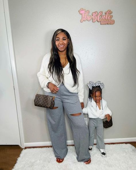 Mom And Daughter Outfits Matching Black, Mommy And Me Outfits Black People, Black Influencers, Twinning Outfits, Mama And Daughter, Sweater Weather Outfits, My Reflection, Mommy Daughter Outfits, Mom Black