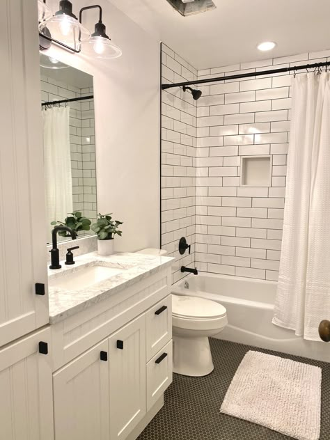 Mid Valley Modern Farmhouse - Farmhouse - Bathroom - Denver - by Inplace, LTD | Houzz Small Bathroom With Tub Ideas, Bathroom With Tub Ideas, Farmhouse Kids Bathroom, Small Bathroom With Tub, Modern Bathroom Decor Ideas, Kids Bathroom Remodel, Small Full Bathroom, Contemporary Bathroom Decor, Bathroom Decor Inspiration