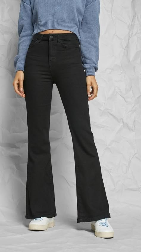 Black Flair Jeans Outfits, Black Boot Cut Jeans Outfit, Black Bootcut Jeans Outfit, Bootcut Pants Outfit, Black Flare Jeans Outfit, Flair Jeans Outfit, Semi Formal Mujer, Flare Jean Outfit, Bootcut Jeans Outfit