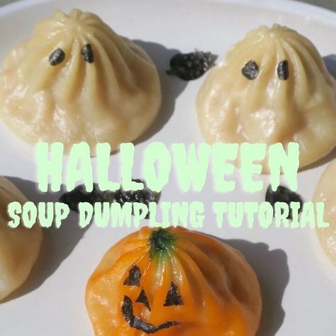 MìLà (蜜辣） on Instagram: "Spooky szn couldn't come to an end without these Halloween inspired soup dumplings🥟🎃👻 If you're looking to spice up your meal, here's how! ✨Mix orange food coloring with water and dip frozen soup dumplings for about 5-10 seconds. Put dumplings on a plate with parchment paper and let sit in the freezer until water is boiling. ✨Steam soup dumplings for 10 minutes on medium heat. ✨Optional: While dumplings are cooking, use seaweed for cut out decorations! ✨Add toppings and sauce. Enjoy~ • • • #mila #xcj #soupdumpling #soupdumplings #dumpling #dumplings #dumplingsfordays #dumplinglove #dumplingsoup #dumplinglover #xlb #xiaolongbao #asianfoods #asianfood #asianfoodie #asianfoodlover #chinesefoodie #chinesefood #chinesefoods #chinesefoodloveres #aapiowned #aapi #hallo Halloween Dumplings, Small Dumplings For Soup, Apply Dumplings, Dropped Dumplings, Frozen Soup, Crystal Dumplings, Trader Joe’s Soup Dumplings, Halloween Soup, Orange Food