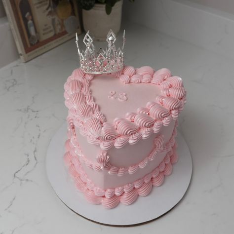 23 👑 - Cake Details - Size: Mini 6” (two layers) Add-ons: Silver crown (not edible) + glitter dust (edible) #emmacakes #seattle #emmacakesseattle #seattlecakes #customcakes #cakes #heartcake Crown On Cake, 23 Heart Cake, Baby Pink Heart Cake, Pink Crown Cake, 21 Birthday Cakes, Pink Round Cake, Pink Mini Cake, Pink Heart Shaped Cake, Cake For Sister