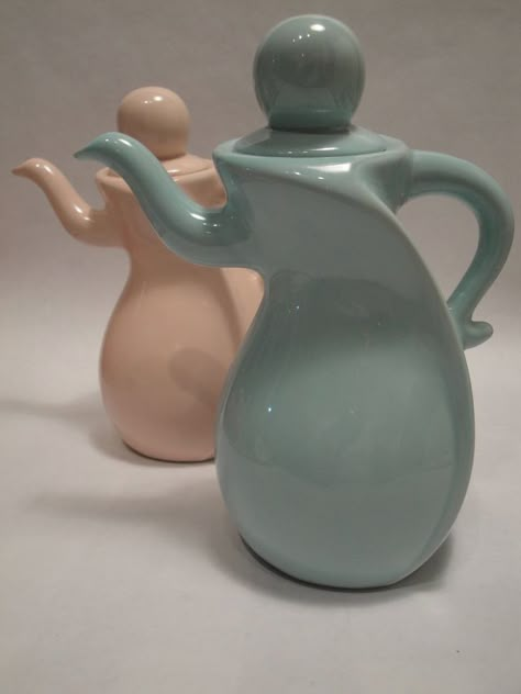 . Novelty Teapots, Teapots Unique, Cuppa Tea, Tanah Liat, Teapots And Cups, Pottery Ceramics, My Cup Of Tea, Ceramic Teapots, Chocolate Pots