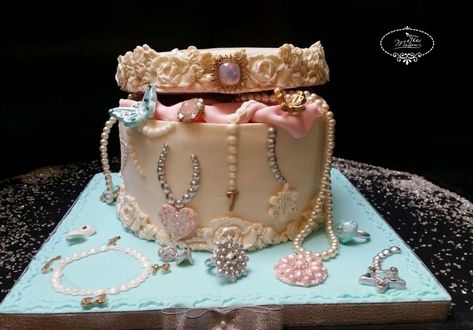 Jewelry Box Cake, 50th Birthday Cake Images, Jewellery Cake, Hat Box Cake, Cake Jewelry Box, Cakes Princess, Chocolate Piñata, Fancy Sweets, Jewel Cake