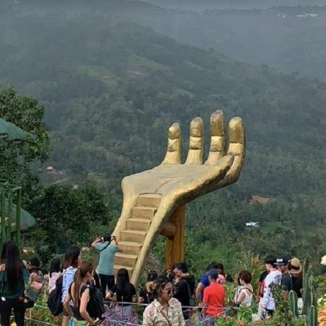 Sirao Flower Garden giant hand Sirao Garden Cebu, Cebu City Philippines, Philippines Cities, Hand Statue, Hand Sculpture, Cebu City, As Pictures, Cebu, Stairs Design