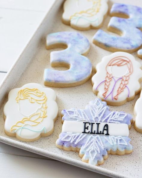 @tinycrumbscookieco • Instagram photos and videos Frozen Cookies Disney, Minimalist Character, Popular Cookies, Cookies Theme, Frozen Cookies, Frozen Birthday Party, Frozen Party, Frozen Birthday, Cookie Art