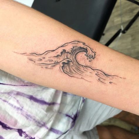 Water Tattoo Ideas, Wave Tattoo Design, See Tattoo, Wave Tattoo, Water Tattoo, Ocean Tattoos, Theme Tattoo, Desain Editorial, Waves Tattoo