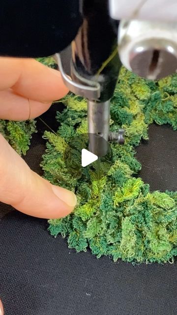 Wildlife Embroidery Artist on Instagram: "How to make textile moss… I use water soluble foil and @aurifilthread 50wt in several shades of green. Make sure your bobbin thread is the same as your darkest shade of green you are using… and make lots of these little leafy things, you will need them 😅  #textileartist #nature_lover #embroideryartist #threadwork #moss #freemotionembroidery #textileart #moos" Diy Textiles Projects, Water Soluble Fabric, Textile Art Dolls, Freehand Machine Embroidery, Diy Textiles, Textile Art Embroidery, Textiles Projects, Creative Textiles, Flower Sculptures