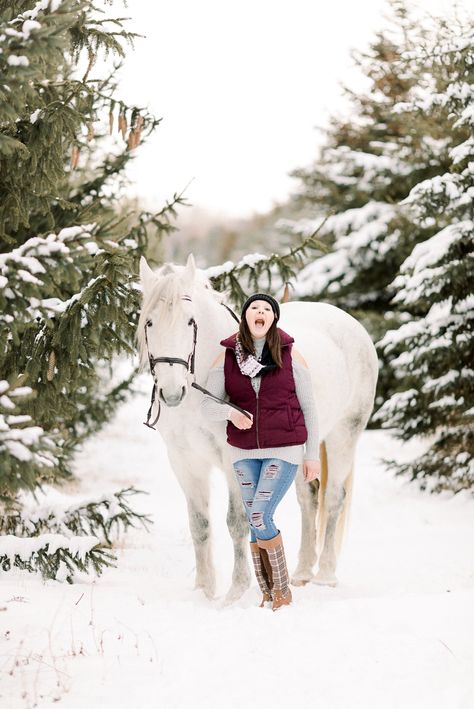 Winter Senior Pictures, Horse Photoshoot Ideas, Equine Photography Poses, Horse Senior Pictures, Arrow Photography, Horses In Snow, Horse Photography Poses, Pictures With Horses, Snow Photoshoot