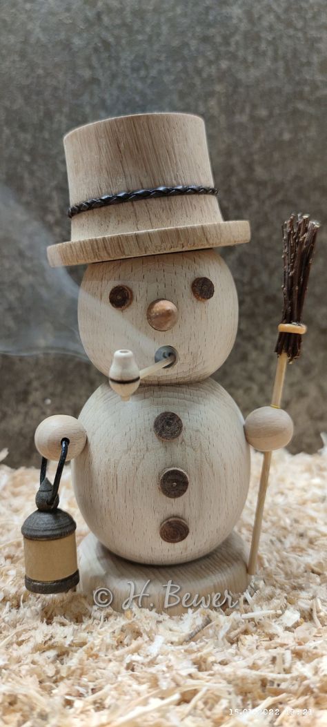 Wooden Figures, Lathe Snowman, Turned Snowman, Christmas Woodworking, Wood Toys Diy, Christmas Diy Wood, Wooden Snowmen, Wood Snowman, Christmas Snowmen