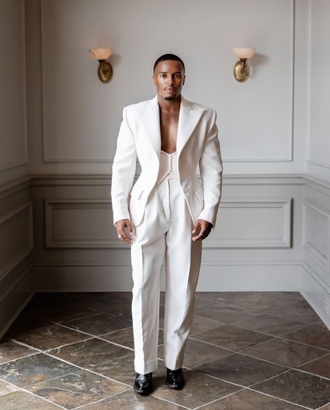 Deandre Brown, Black Mens Fashion Suits, Essence Fest, Gay Outfits, Birthday Dinner Outfit, Men Fashion Photoshoot, High Fashion Men, Gala Outfit, Suit White