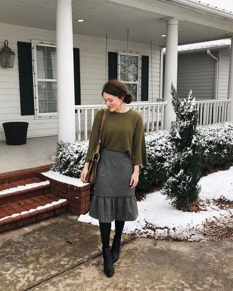 Dress To Impress God | ✓ - Outfits #6 - Wattpad Courtney Toliver, Modest Winter Outfits, Pentecostal Outfits, Flare Sleeve Sweater, Pentecostal Fashion, Modest Outfit Ideas, Cute Modest Outfits, Modesty Fashion, Modest Wear