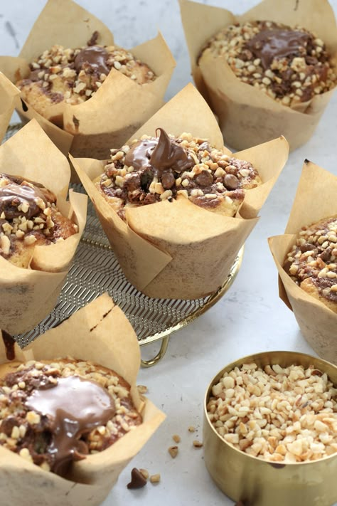 Nutella Hazelnut Muffins Nutella Filled Muffins, Hazelnut Muffin Recipes, Pumpkin Nutella Muffins, Ground Hazelnut Recipes, Recipes With Hazelnuts Desserts, Baking Inspo Recipe, Nutella Cruffins, Cafe Muffins, Hazelnut Muffins