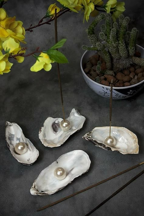 Shell Incense Holder, Diy Incense, Diy Incense Holder, Oyster Shell Crafts, Room Deco, Incense Holders, Seashell Crafts, Shell Art, Shell Crafts